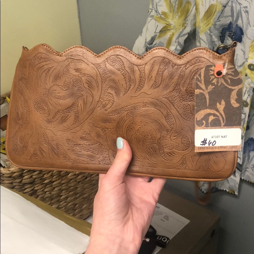 Leaders in Leather Sherdian Scallop Wristlet 11x6